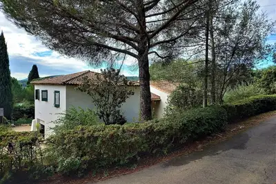 Image de Villa Provence verte, Var Vue Dominante Piscine jardin -5 couchages, 3 chambres.