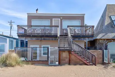 Image de À quelques pas du sable! Spacieuse maison de plage avec une vue imprenable sur l'océan!