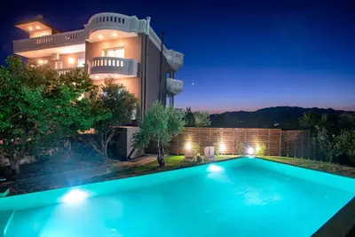 Image de Propriété de 5 ch, confortable, vue imprenable, piscine