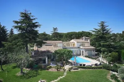 Image de Grande et luxueuse propriété familiale.