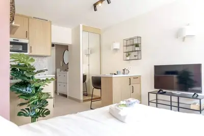 Image de Studio lumineux hyper/centre, proche cathédrale