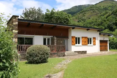 Villa Art Natura, à 2 km de Bagnères-de-Luchon, grand confort, grand jardin