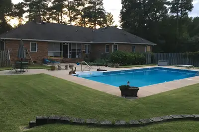 Image de Maison sur grand terrain de 2 1/2 acres, à l'écart de la route principale et à proximité de la I 20, pour les maîtres