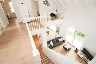 Image de Maison de vacances de haute qualité avec sauna pouvant accueillir jusqu'à 6 personnes sur deux niveaux
