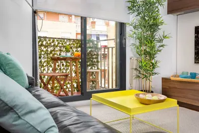 Gorgeous apartment with private balcony in Poble-sec