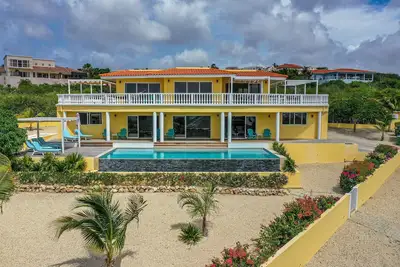 Image de Luxury living, private pool and spectacular views!