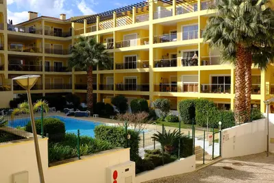 Image de Appartement spacieux et bien équipé - deux balcons ensoleillés - très bien situé