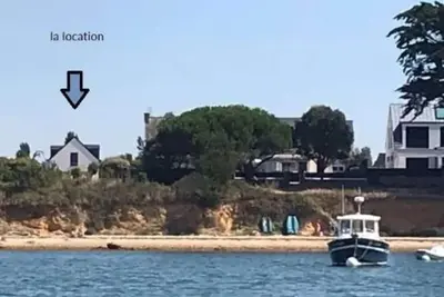 Image de maison de 120 m² à 50 mètres de la plage face au golfe du morbihan