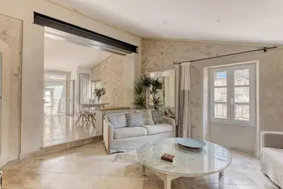 Image de Loft romantique en pierre au cœur de Valbonne