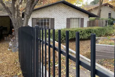 Image de Marchez jusqu'à Zilker Park, Barton Springs, restaurants. Zone de covoiturage active.