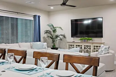 Image de Tout Neuf! ! Zions Village Luxurious Rental 7 Chambre / 6 Salle de bain