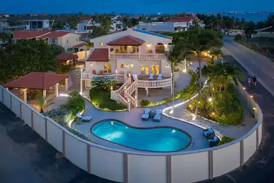 Image de Luxueuse Villa Beach-Walk avec Piscine