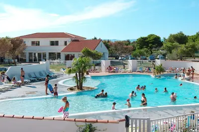 Image de Appartement dans une maison de vacances avec Wifi, climatisation, piscine, Tv, patio, animaux admis