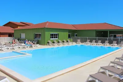 Image de Appartement dans une maison de vacances avec Wifi, piscine, climatisation, terrasse, parking