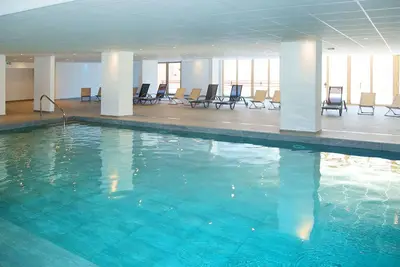 Image de Agréable appartement avec Wifi, bain à remous, piscine, Tv, terrasse, animaux admis et parking