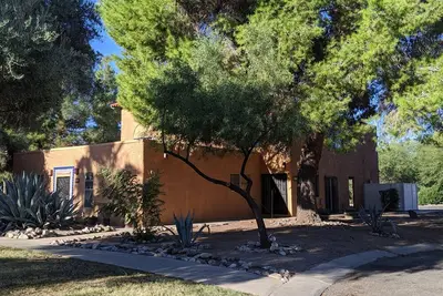 Image de Quiet retreat in the middle of everything!