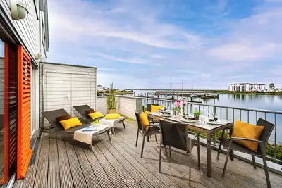 Image de App. avec bain à remous, sauna infrarouge, WiFi, chiens admis, 3 téléviseurs, vue sur la mer, cheminée