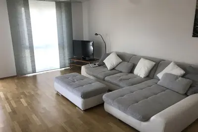 Image de Appartement moderne près du lac, du lido et du centre ville