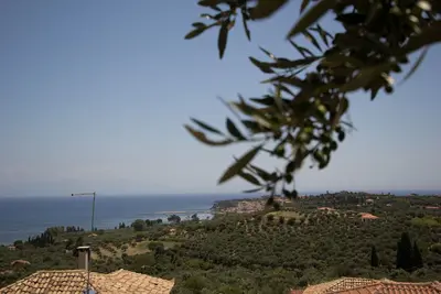 Image de Dimitra (no 4). . . villa de vacances à Koroni de Messénie avec vue sur la mer! ! !