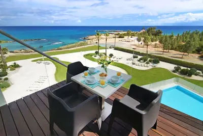Image de Josephine - 1 lit Aprt avec vue sur la mer Méditerranée et à distance de marche de la plage de sable blanc