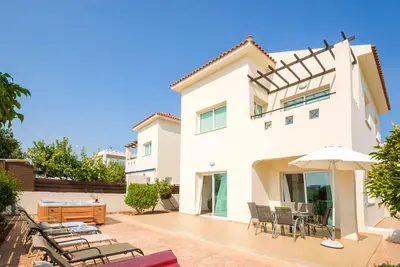 Image de Ivy - Villa 3 chambres Ă distance de marche de Trinity Golden Beach