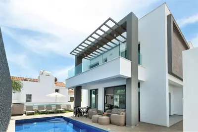 Image de Mirella - Villa exceptionnelle de 3 chambres à 50 mètres de la plage dorée de Pernera