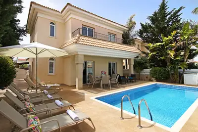 Image de Alyson - Villa 3 chambres, centre de Kapparis, à distance de marche de la plage et des équipements du complexe