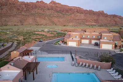 Image de Belle maison de ville moderne avec vue sur La Sal!