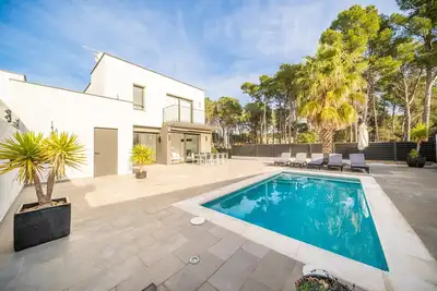 Image de Tatiana: Villa moderne avec piscine privée