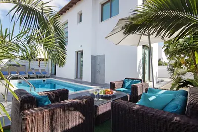 Image de Serena - Brand New 4Bed Villa à distance de marche de Trinity Golden Sandy Beach