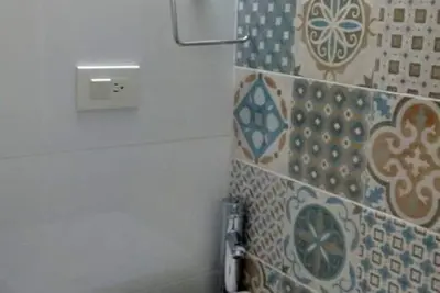 Image de Privé 501 avec salle de bain, placard Tv et Wi-Fi