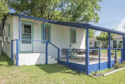 Image de Cabine avec véranda à Lakeside Resort sur le lac Lbj