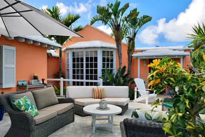 Image de Charmant Bermuda Cottage à quelques pas de la plage privée de Marley