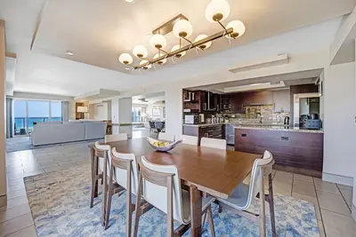 Image de 33e étage Penthouse 2 ch avec vue majestueuse sur l'océan! Reserve maintenant!