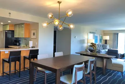 Image de 34e étage Ala Moana Large Regal Suite - 2Br / 3Ba, Réservez maintenant au tarif spécial!