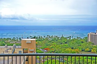 Image de Lanikea at Waikiki - Suite de luxe 2br avec vue sur l'océan et le parc