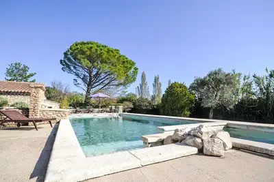 Image de Confortable appartement dans une maison de vacances avec piscine, Wifi, Tv, terrasse et parking