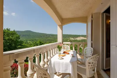 Image de Agréable appartement dans une maison de vacances avec Wifi, Tv, balcon, vue panoramique, parking