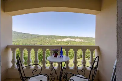 Image de Joli appartement dans une maison de vacances avec Wifi, Tv, balcon, vue panoramique, parking
