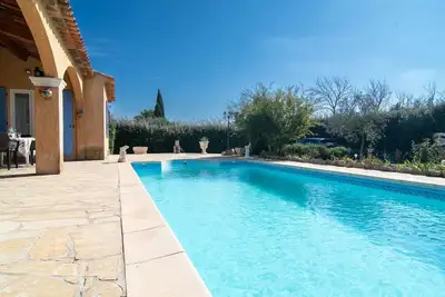 Image de Magnifique maison de vacances privée pour 4 personnes avec piscine privée, Tv et terrasse