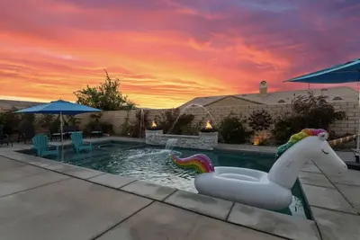 Image de Desert Oasis salt water pool sleeps 11 in Terra Lago Near Coachella Festival