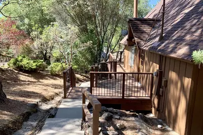 Image de Cabine au bord du lac près de Yosemite