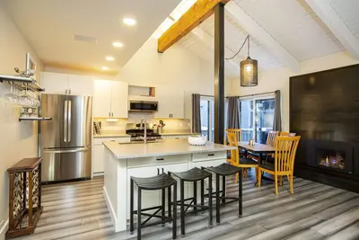 Image de Découvrez le meilleur de la vie à Ketchum dans un condo moderne de montagne récemment rénové