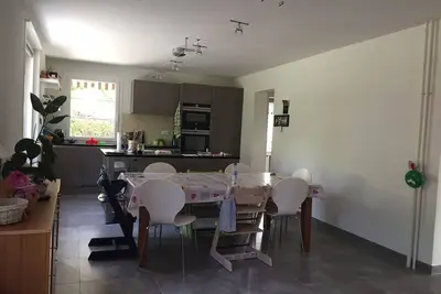Image de Villa individuelle avec un magnifique intérieur et extérieur