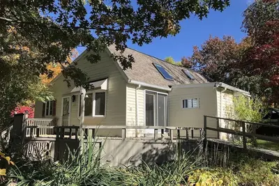 Image de Très pittoresque, privé, bain à remous, foyer, animaux, à proximité des caves et de l'eau