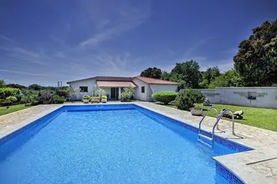 Image de Bel appartement avec piscine extérieure, air conditionné, Wlan, Bbq et grande terrasse extérieure