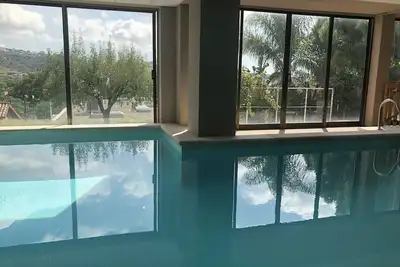 Image de Découvrez Barcelone - Maison avec piscine intérieure chauffée