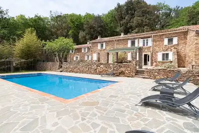 Image de Magnifique maison de vacances privée avec Wifi, piscine privée, Tv, patio, animaux admis, parking