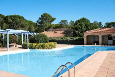 Image de Bel appartement dans une maison de vacances avec piscine, Wifi, climatisation, Tv, terrasse, parking