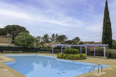 Image de Appartement dans une maison de vacances avec piscine, climatisation, Wifi, Tv, terrasse, parking
